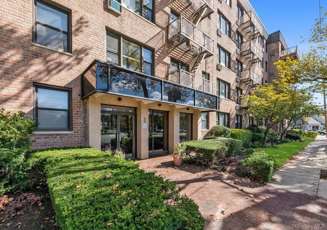 1-birchwood-ct-3b-mineola-ny-11501/hzid_cfa15bb4