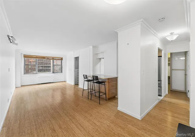 70-25-yellowstone-blvd-3x-new-york-ny-11375/hzid_fbbd2ff2