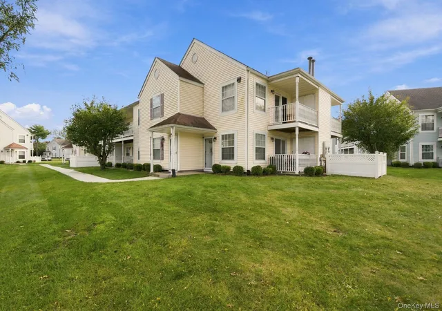 100-fairview-cir-brookhaven-ny-11953/hzid_0dce24a0
