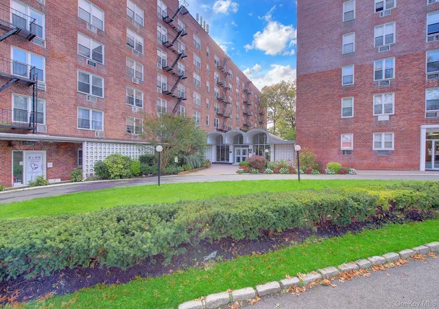 54-40-little-neck-pkwy-6m-new-york-ny-11362/hzid_1d349a6e