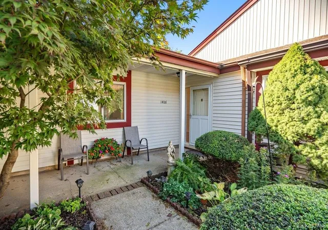 1406-gotham-ct-w-smithtown-ny-11780/hzid_02cdc679