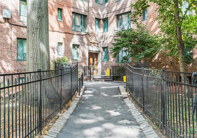 1946-e-tremont-ave-5h-new-york-ny-10462/hzid_4ef8948d
