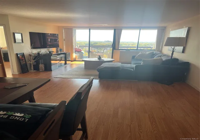 2-bay-clb-dr-17g-bayside-ny-11360/hzid_923fc0e4