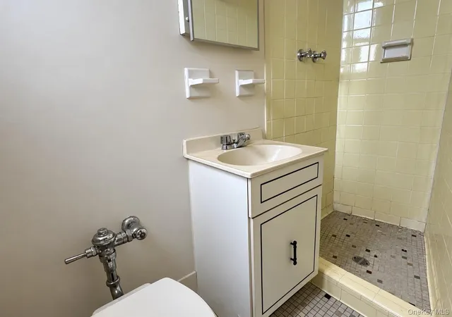 5775-mosholu-ave-6j-new-york-ny-10471/hzid_ecc4307f