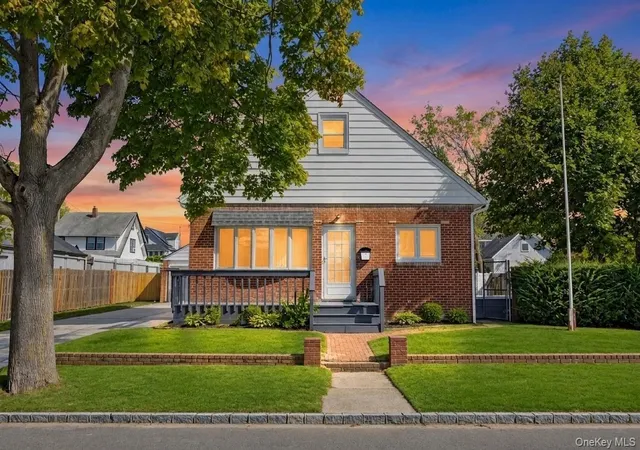 180-n-7th-street-lindenhurst-ny-11757/hzid_2ac0b05a