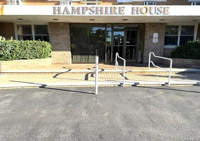 601-chester-st-a17-hempstead-ny-11516/hzid_4f3c527e