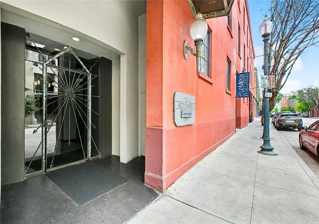 330-julia-st-223-new-orleans-la-70130/hzid_377eae47