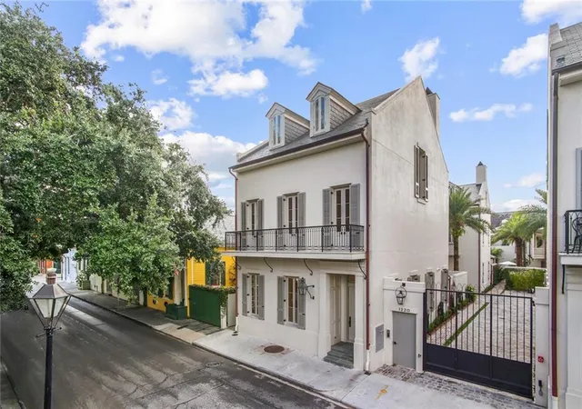 1220-dauphine-st-a-new-orleans-la-70116/hzid_5d1f7642