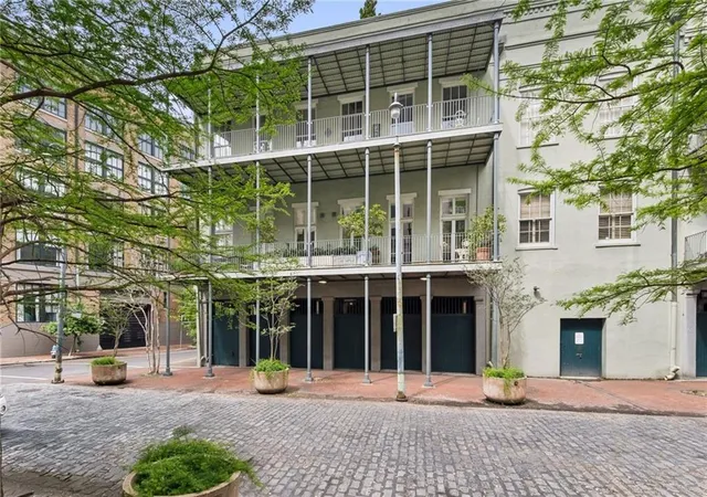 225-girod-st-302-new-orleans-la-70130/hzid_61312c48