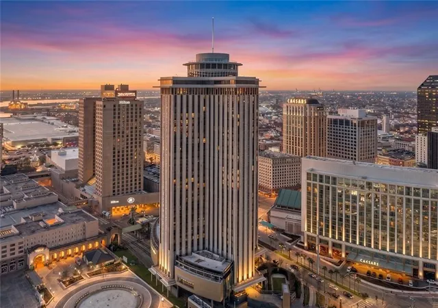 2-canal-st-2606-new-orleans-la-70130/hzid_b2df38cc