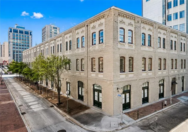 700-commerce-st-212-new-orleans-la-70130/hzid_23879c11