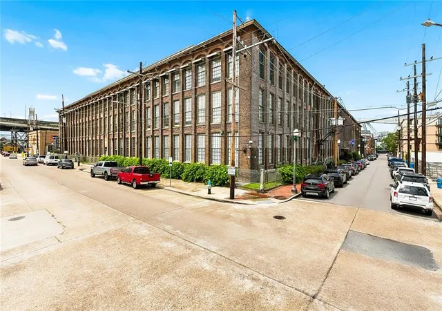920-poeyfarre-st-203-new-orleans-la-70130/hzid_be3d6ca6