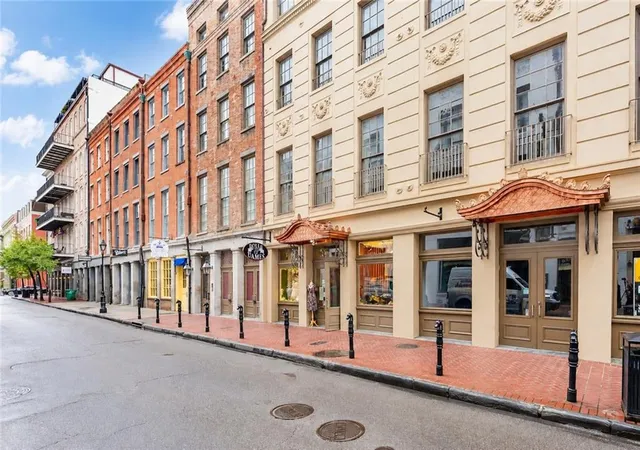 220-decatur-st-301-new-orleans-la-70130/hzid_aabe7699