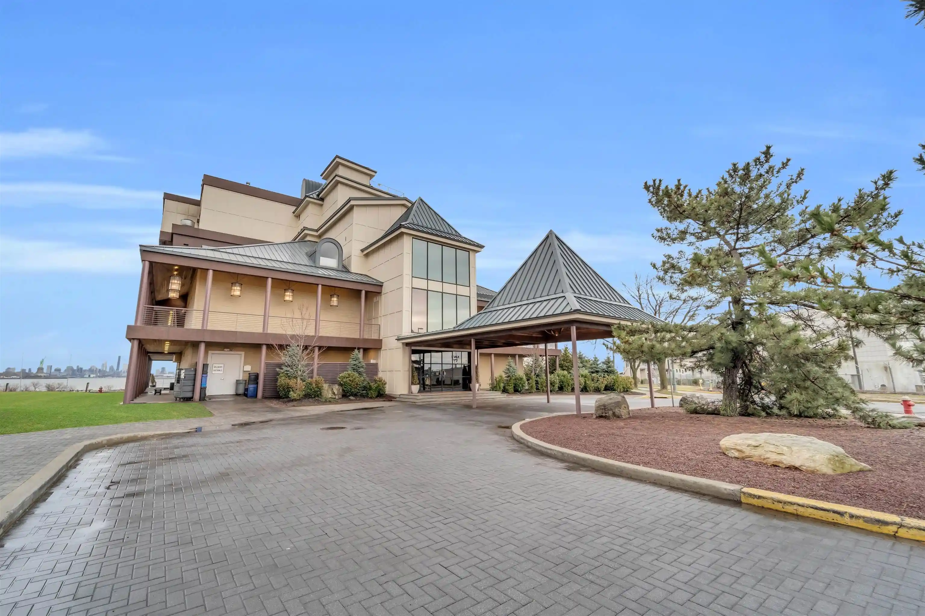 101-shearwater-ct-east-25-jc-greenville-nj-07305/hzid_c64bd8ce