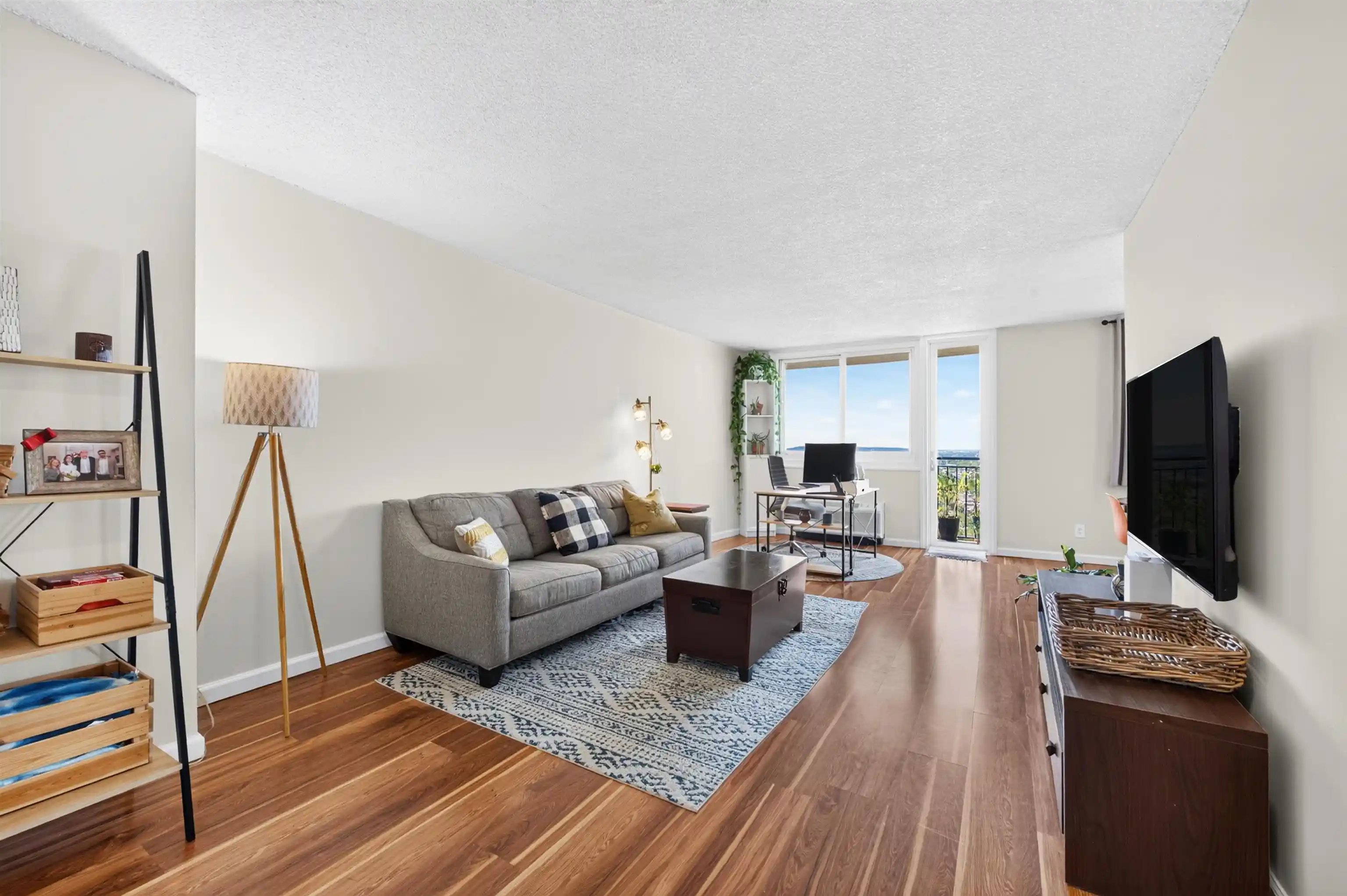 100-manhattan-ave-2316-union-city-nj-07087/hzid_01c41961