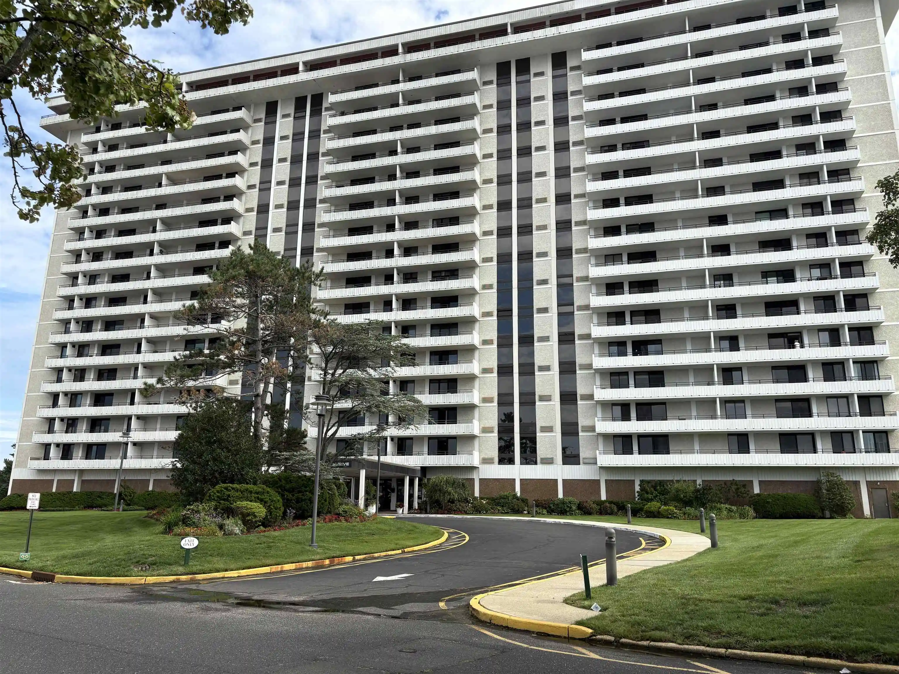 1-channel-dr-1003-monmouth-beach-nj-07750/hzid_d1dd864d