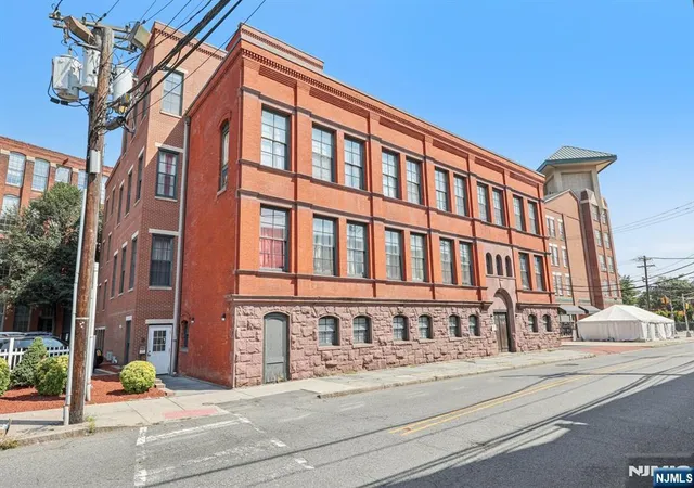 18-market-st-301-paterson-nj-07501/hzid_03a8229b