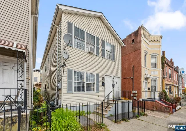 12-bayview-ave-jersey-city-nj-07305/hzid_ca7f958c