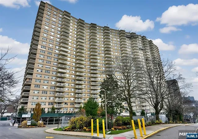 555-north-8n-fort-lee-nj-07024/hzid_2d8b8577