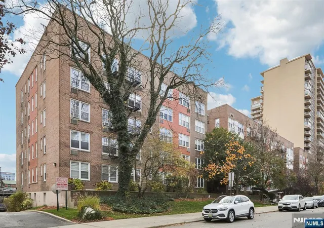 2160-center-ave-5n-fort-lee-nj-07024/hzid_3ff7e860