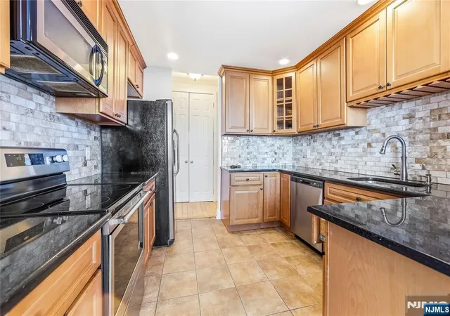 100-winston-dr-5mn-cliffside-park-nj-07010/hzid_638347cf