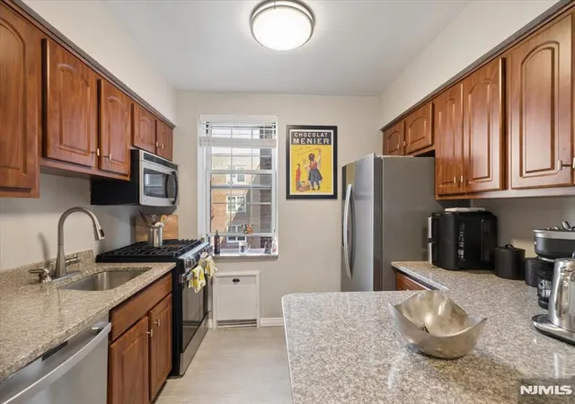 8300-boulevard-east-4g-north-bergen-nj-07047/hzid_29ea0349