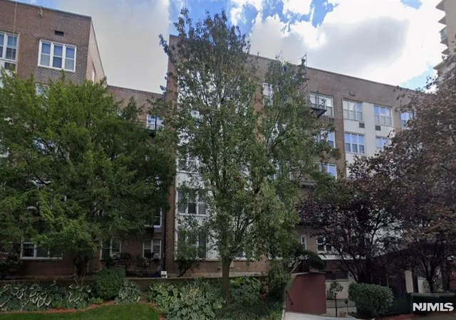 2160-center-ave-4r-fort-lee-nj-07024/hzid_bd56632d