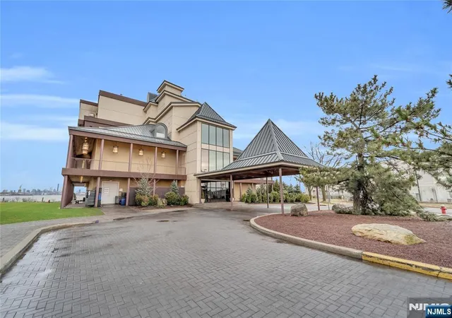 101-shearwater-ct-25-jersey-city-nj-07305/hzid_b4221246