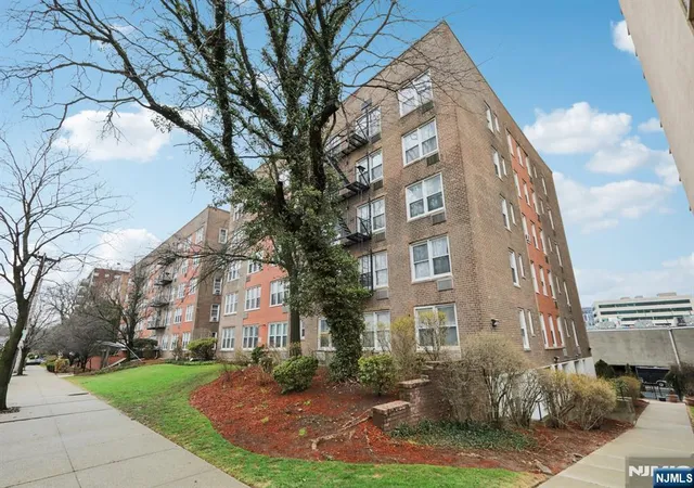 2160-center-ave-4n-fort-lee-nj-07024/hzid_84f94816