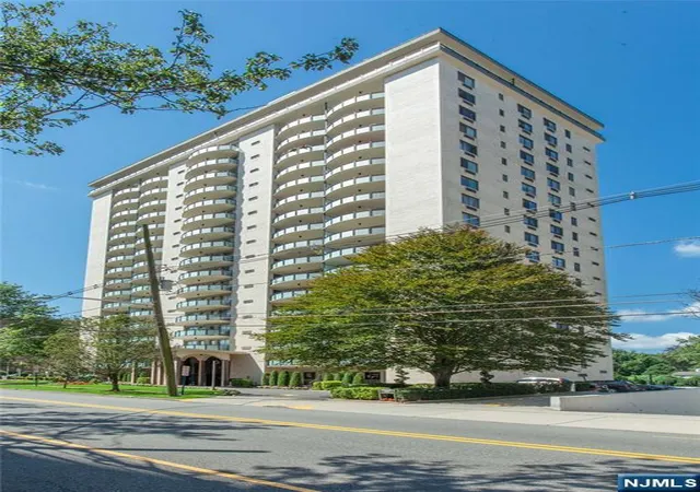125-prospect-ave-5b-hackensack-nj-07601/hzid_202c84bb
