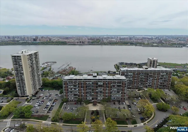 2-horizon-rd-1214-fort-lee-nj-07024/hzid_4c35b60f