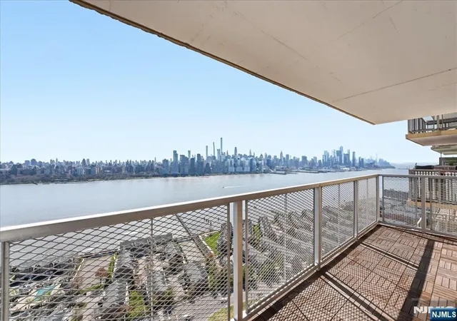 6600-boulevard-east-22n-west-new-york-nj-07093/hzid_2a8c1458