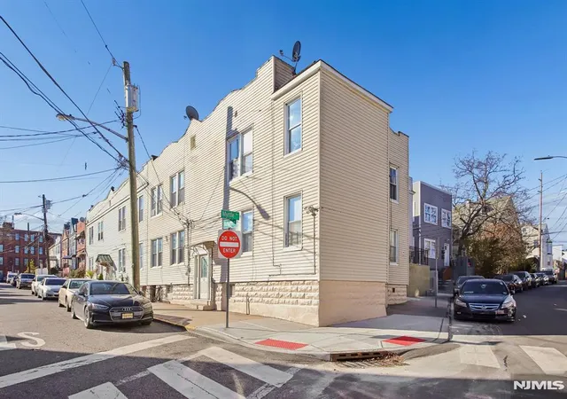 17-myrtle-ave-jersey-city-nj-07305/hzid_6313974a