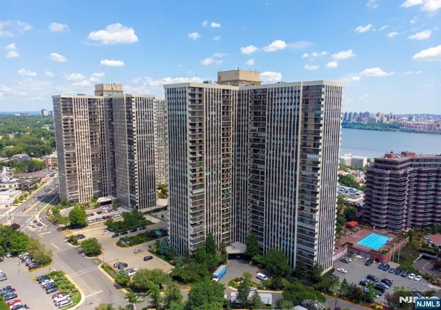200-winston-dr-2016-cliffside-park-nj-07010/hzid_57f6cf02