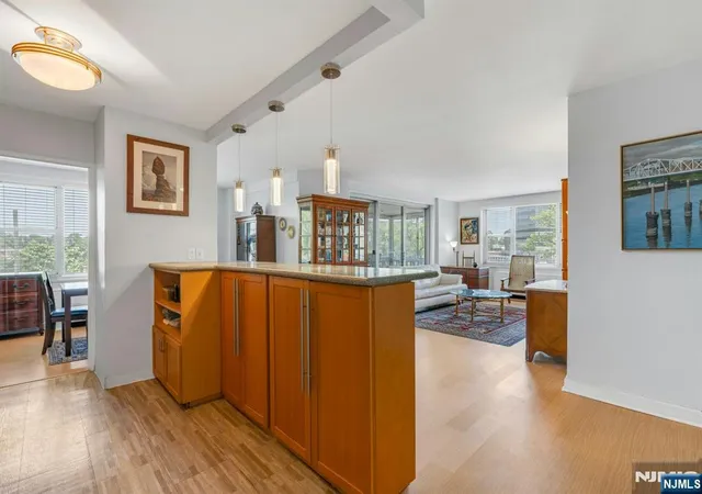 2100-linwood-ave-3s-fort-lee-nj-07024/hzid_c061786c