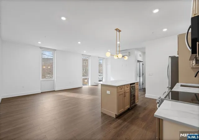 21-lincoln-park-100-newark-nj-07102/hzid_f22712f0