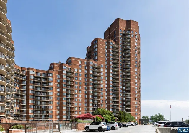 2105-harmon-cove-tower-secaucus-nj-07094/hzid_231cad96