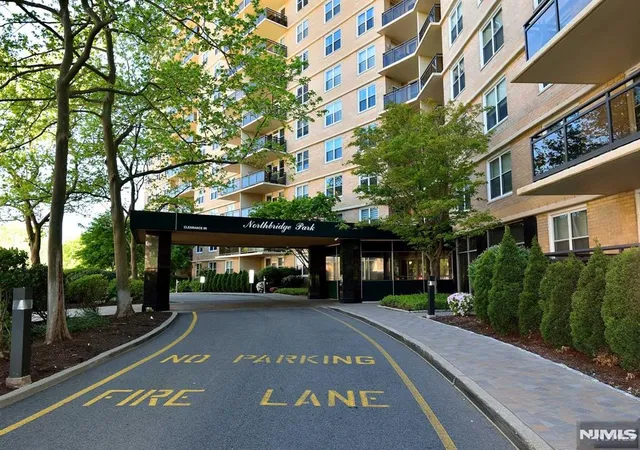 2200-n-central-rd-5-w-fort-lee-nj-07024/hzid_d775d9d2