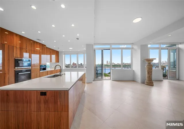 100-carlyle-dr-vp6-cliffside-park-nj-07010/hzid_9fd84834