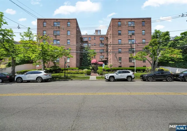 130-orient-wy-4e-rutherford-nj-07070/hzid_0a29d82c
