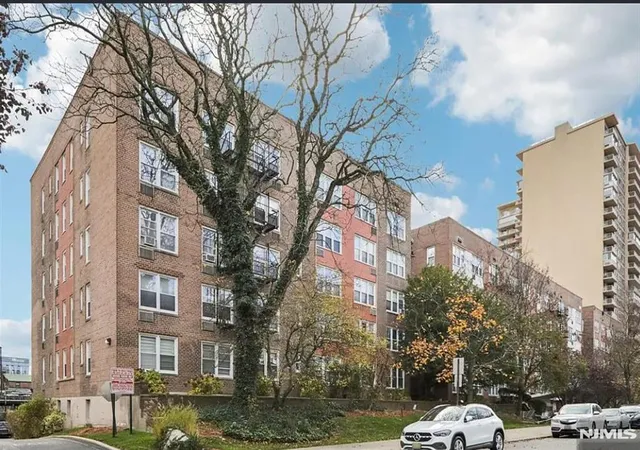 2160-center-ave-5m-fort-lee-nj-07024/hzid_df267f79
