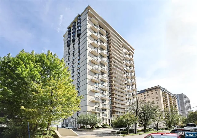 160-overlook-ave-2d-hackensack-nj-07601/hzid_0e99c476