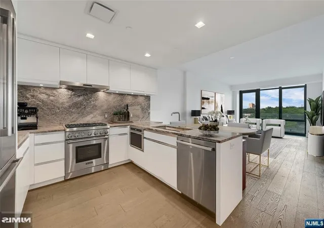 320-adolphus-ave-806-cliffside-park-nj-07010/hzid_76b3ab9d