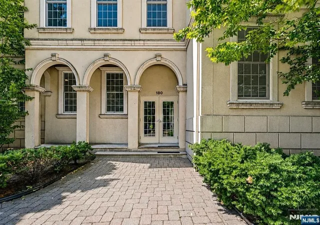 180-edgewater-rd-cliffside-park-nj-07010/hzid_10b240d5