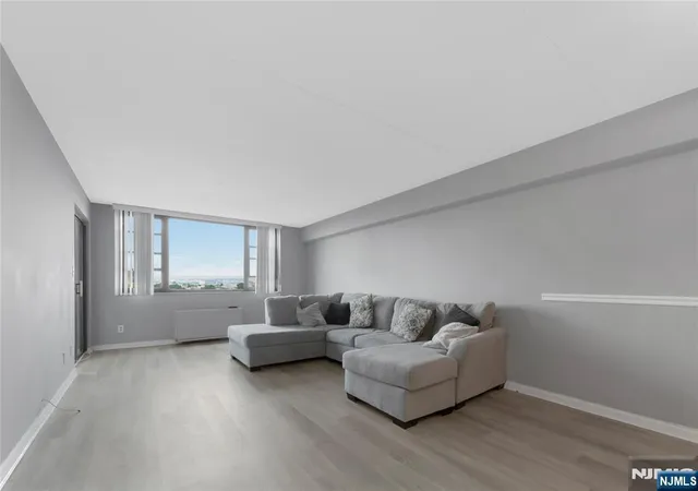 250-gorge-21e-cliffside-park-nj-07010/hzid_6ee553f3