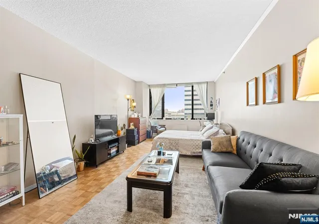 45-s-river-dr-808-jersey-city-nj-07310/hzid_95a04000