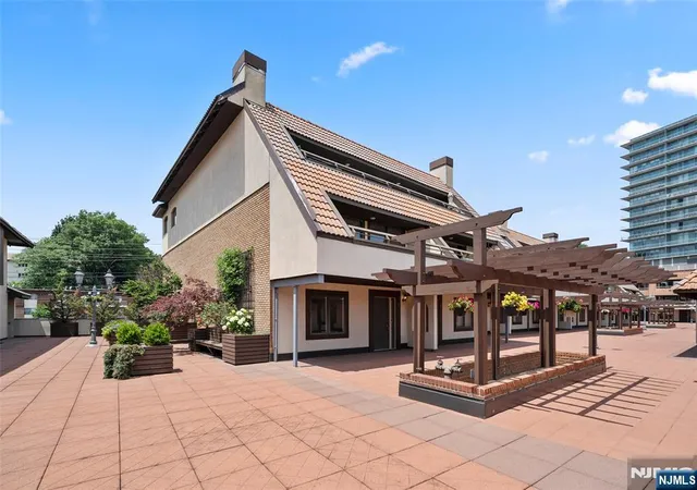 300-gorge-rd-1-cliffside-park-nj-07010/hzid_c1ed8845
