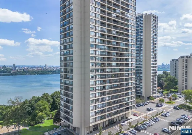 6-horizon-rd-2702-fort-lee-nj-07024/hzid_0f038e95