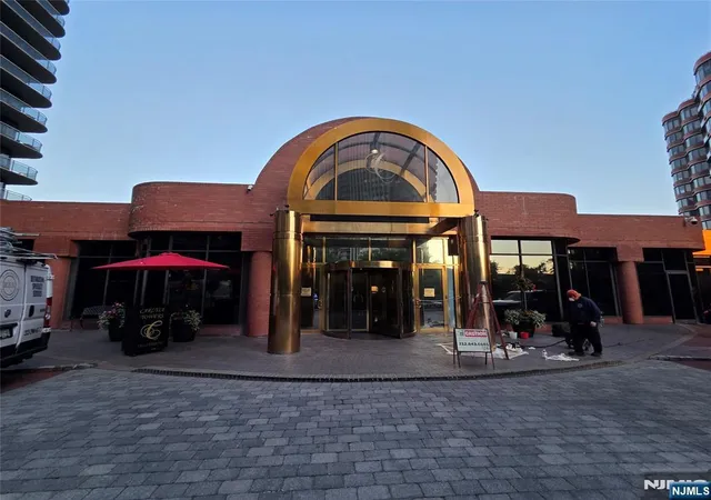 100-carlyle-dr-c04j-cliffside-park-nj-07010/hzid_95008f5d