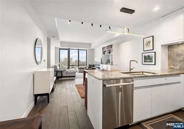 320-adolphus-ave-ph-02-cliffside-park-nj-07010/hzid_311c2034